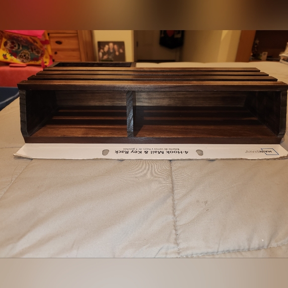 MAIL AND KEY RACK - NEW - Picture 3 of 9